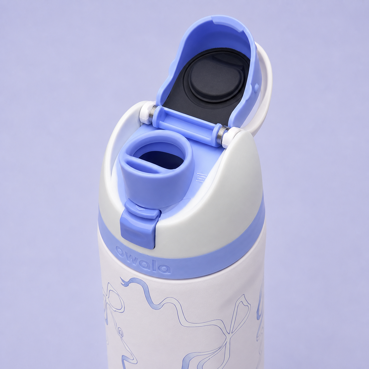 Owala FreeSip 710ml Blue Ribbons FreeSip opening