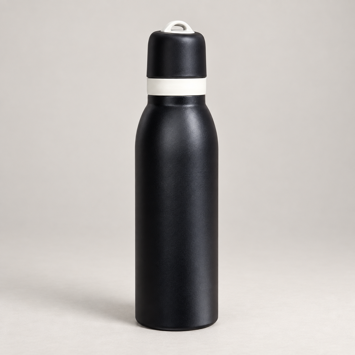 Owala FreeSip 550ml Black bottle front view
