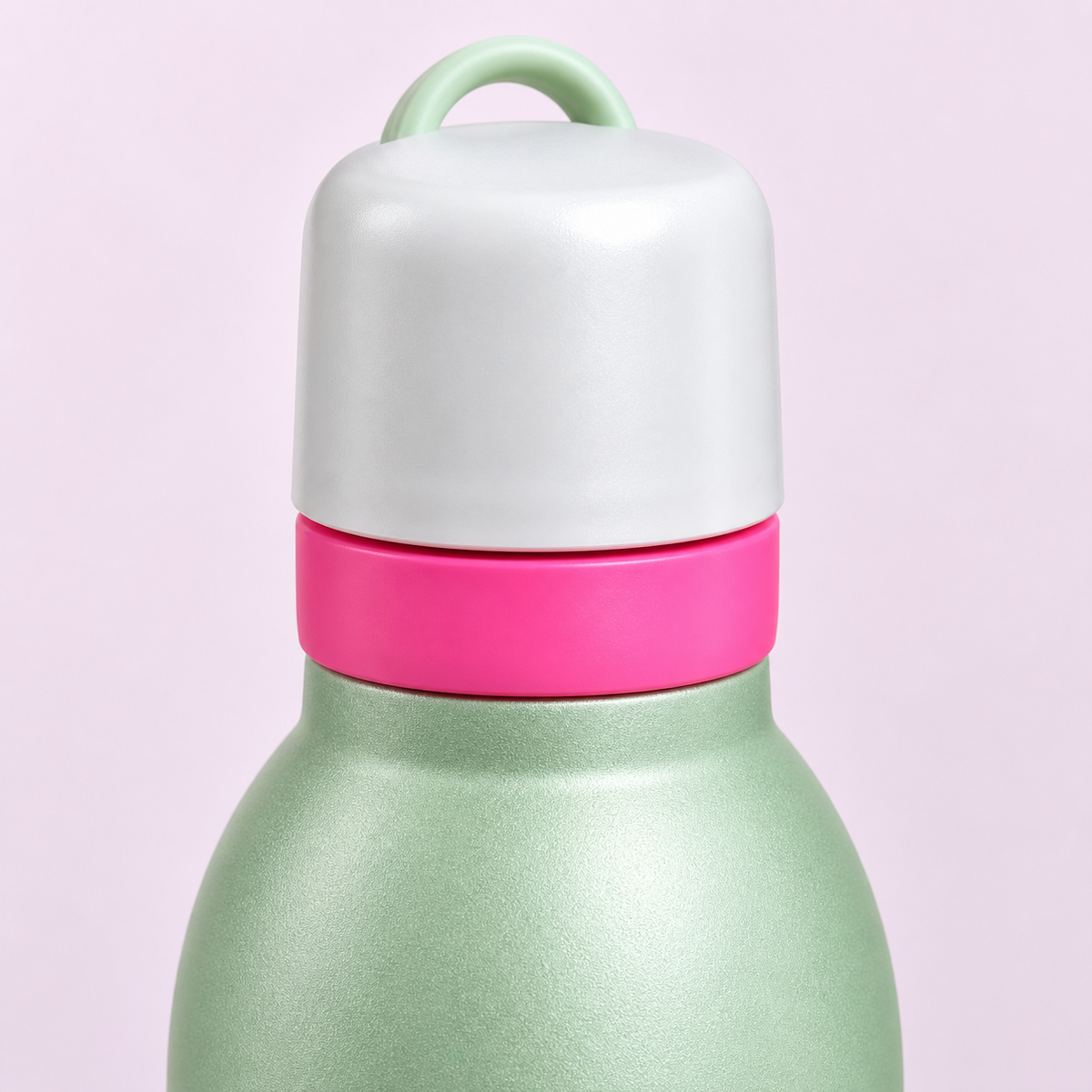 Owala FreeSip 550ml Olive Green bottle lid and carry loop