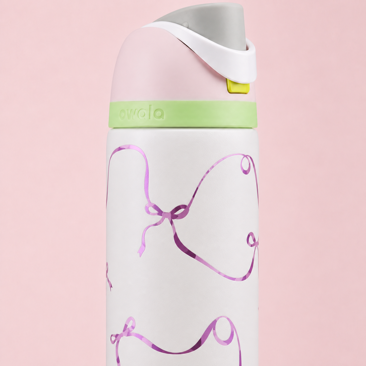 Owala FreeSip 710ml Pink Ribbons design detail