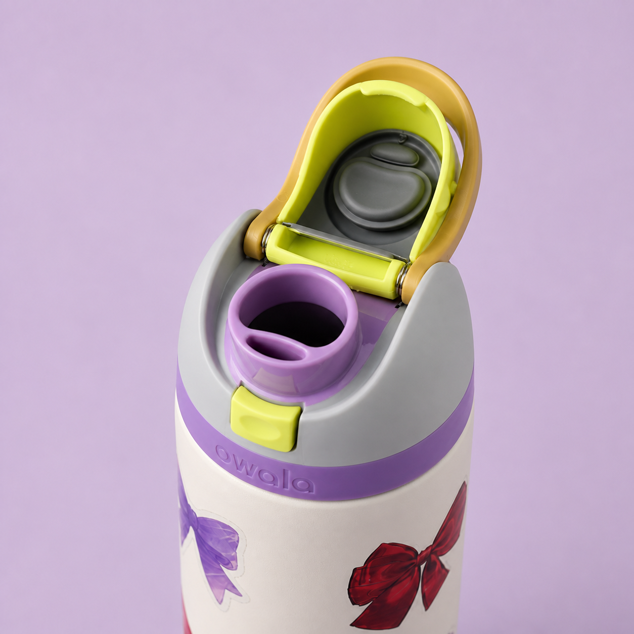 Owala FreeSip 710ml Pretty in Bows FreeSip opening