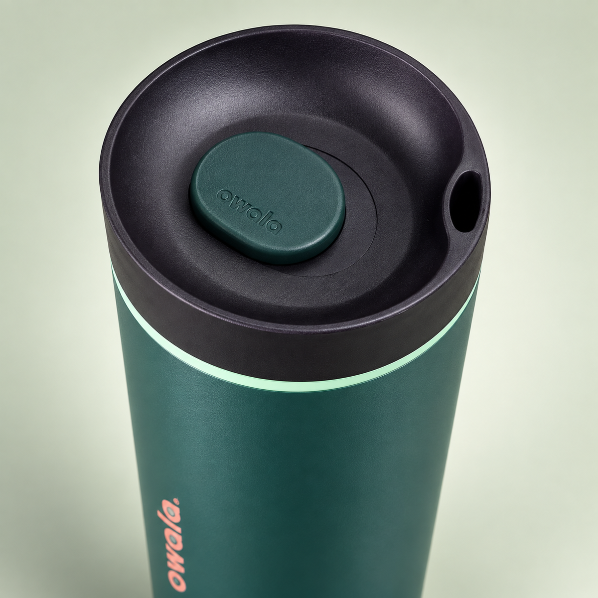 Owala SmoothSip Slider 590ml Dark Green lid detail